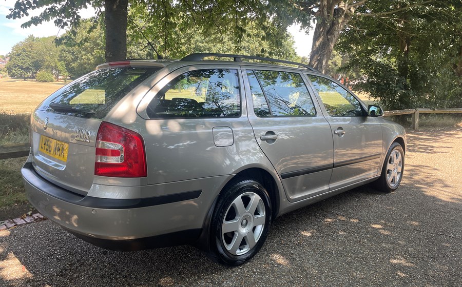 Skoda Octavia 2.0 Elegance AUTOMATIC Estate