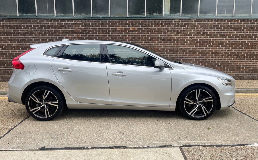 Volvo V40 T2 1.5 R-Design Nav Automatic