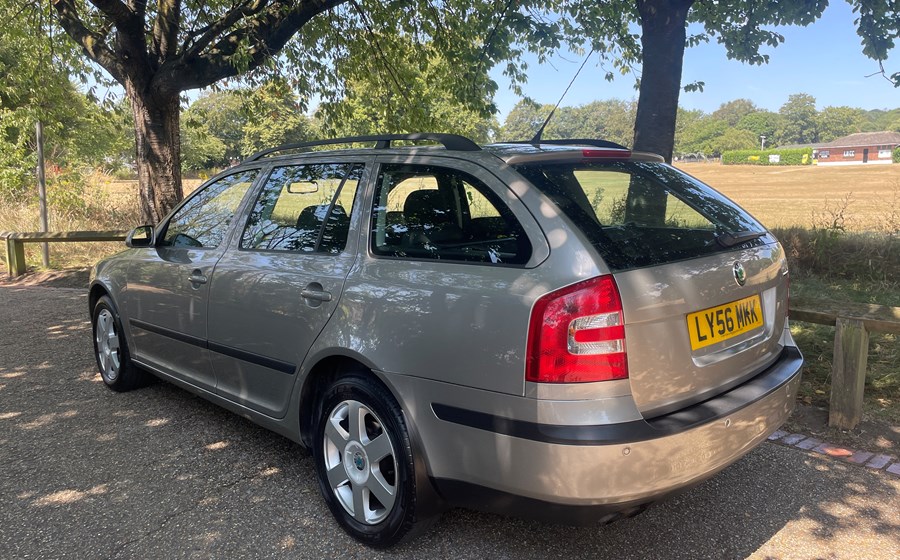 Skoda Octavia 2.0 Elegance AUTOMATIC Estate